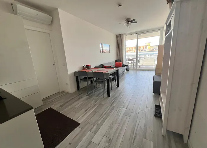 Palm Apartment *